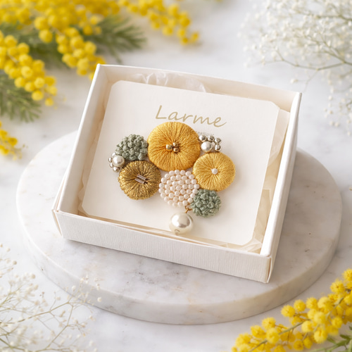 特集掲載】ミモザ marumaru 刺繍ブローチ 贈りものにぴったり ブローチ