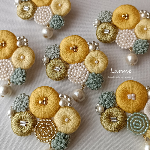 特集掲載］ミモザ marumaru 刺繍ブローチ 贈りものに ブローチ Larme
