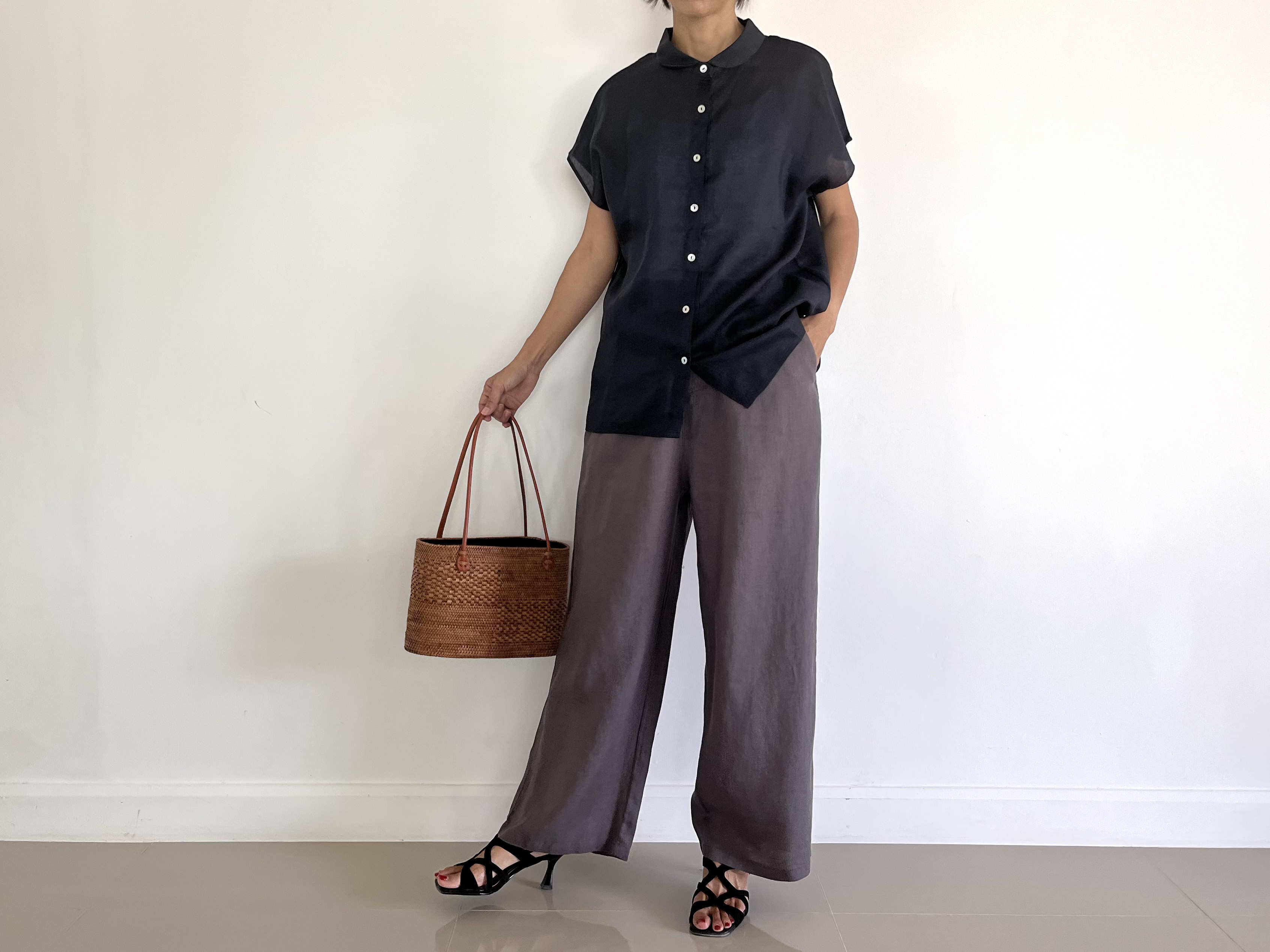 美脚も、リラックスも。 大人が選ぶ、リネンのストレートパンツ