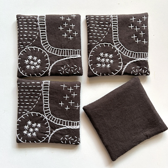 再販⭐︎ブラウン×白⭐︎北欧風刺繍コースター⭐︎刺し子 1枚目の画像