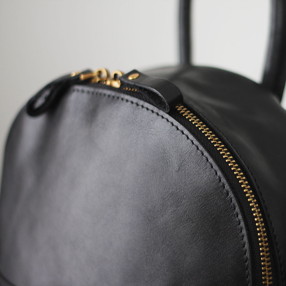 本革 シンプルミニリュックサック 小さめ 軽い レザー 牛革 ダブルファスナー 大人可愛い 通勤 通学 B-367