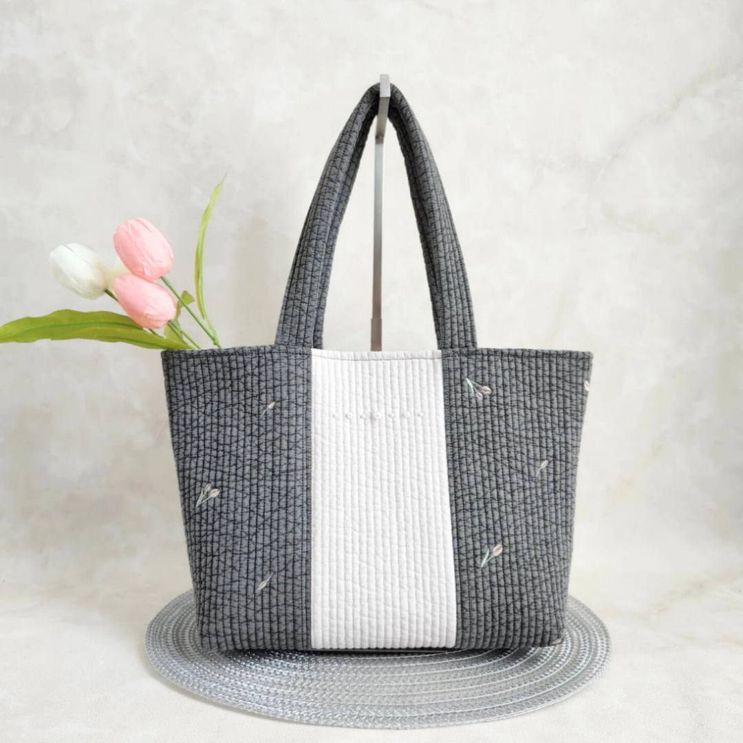 チューリップ刺繍 A4 ヌビバッグ ♡ パール イニシャル 丸洗い バイカラー トート 底板付き マチあり 韓国