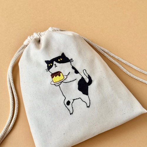 手刺繍のネコちゃん巾着トートバッグ☆ お洒落刺繍猫 トートバッグ 白