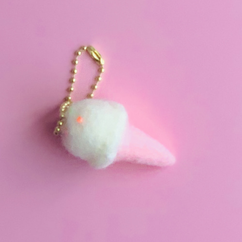 バニラ】羊毛フェルトのアイスクリームチャーム 羊毛フェルト atelier