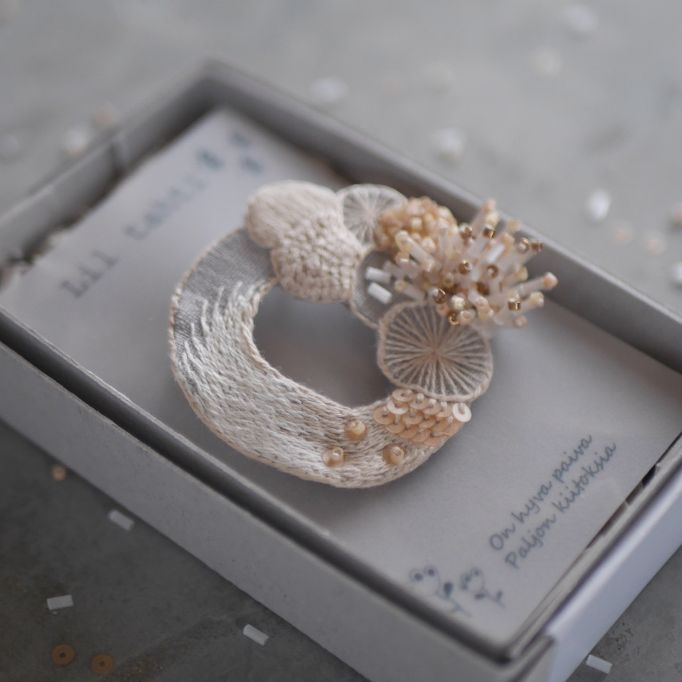 linen sakura刺繍ブローチ【受注制作】