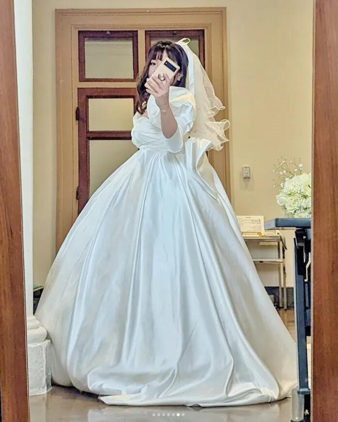 実例写真！ウェディングドレス 妊婦 結婚式 プリンセスライン 光沢サテン 可愛い ふっくら柔らかなバックリボン