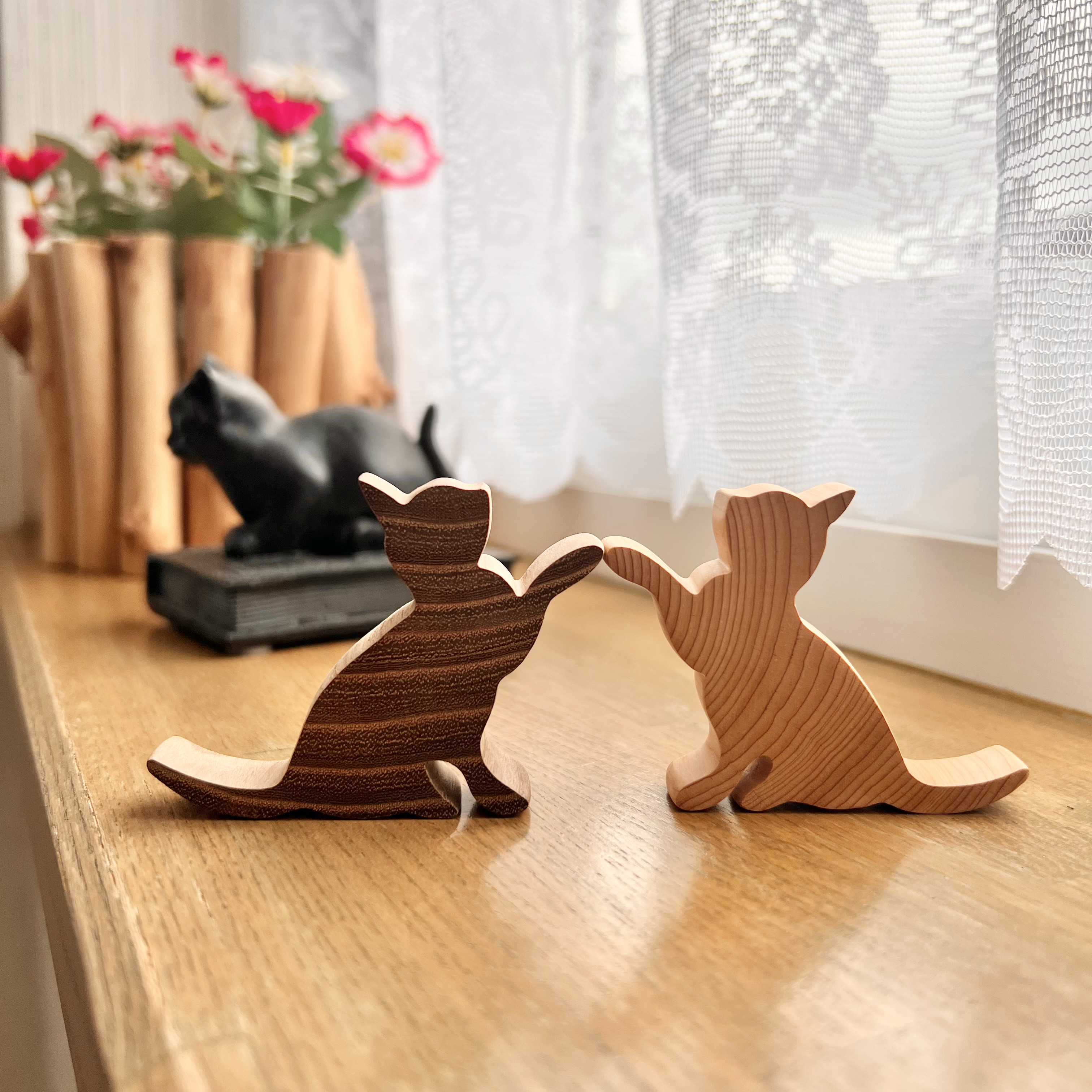 ２匹のネコの置物 美品 猫 木製 置物 2匹セット 天然 インテリア オブジェ ナチュラル