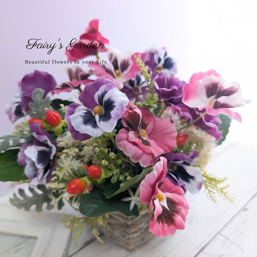 ずっと飾れるパンジーの寄せ植え風バスケットアレンジ 造花 紫ピンク