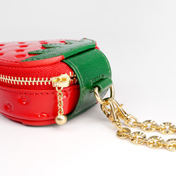 ヘタ付きいちごなチャームポーチ（イヤホンケース・小物入れ）／本革製 5枚目の画像