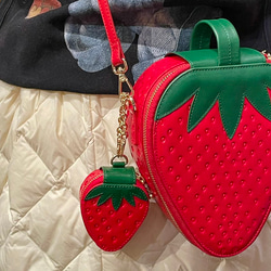 ヘタ付きいちごなチャームポーチ（イヤホンケース・小物入れ）／本革製 11枚目の画像