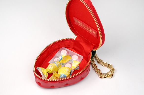 ヘタ付きいちごなチャームポーチ（イヤホンケース・小物入れ）／本革製 9枚目の画像