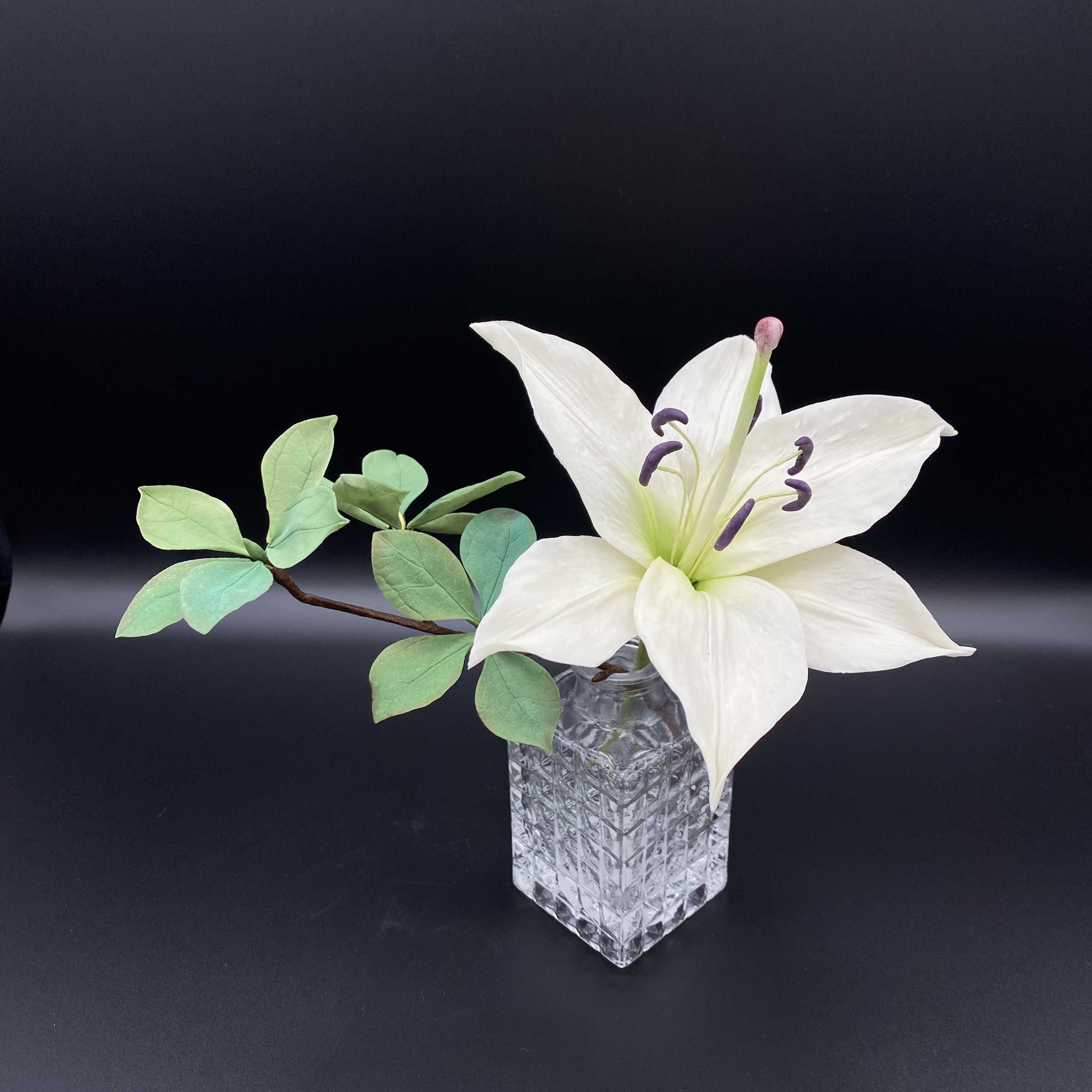 クレイフラワーカサブランカ 本物みたいな粘土のお花 ☆ 純白のカサブランカとドウダンツツジ