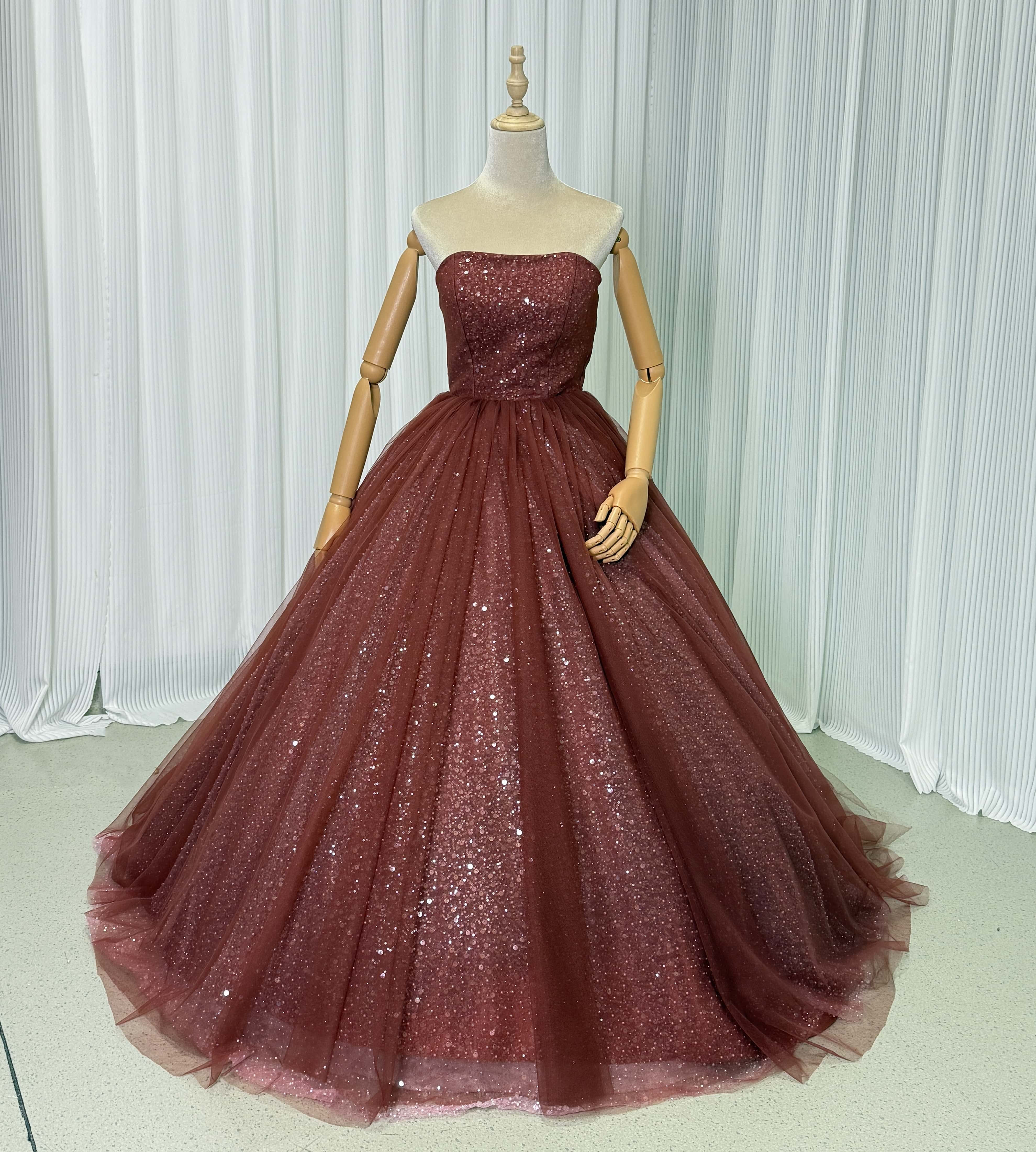 送料無料！カラードレス ワインレッド ベアトップ キラキラ光る刺繍 華やか アンティークなドレス 結婚式