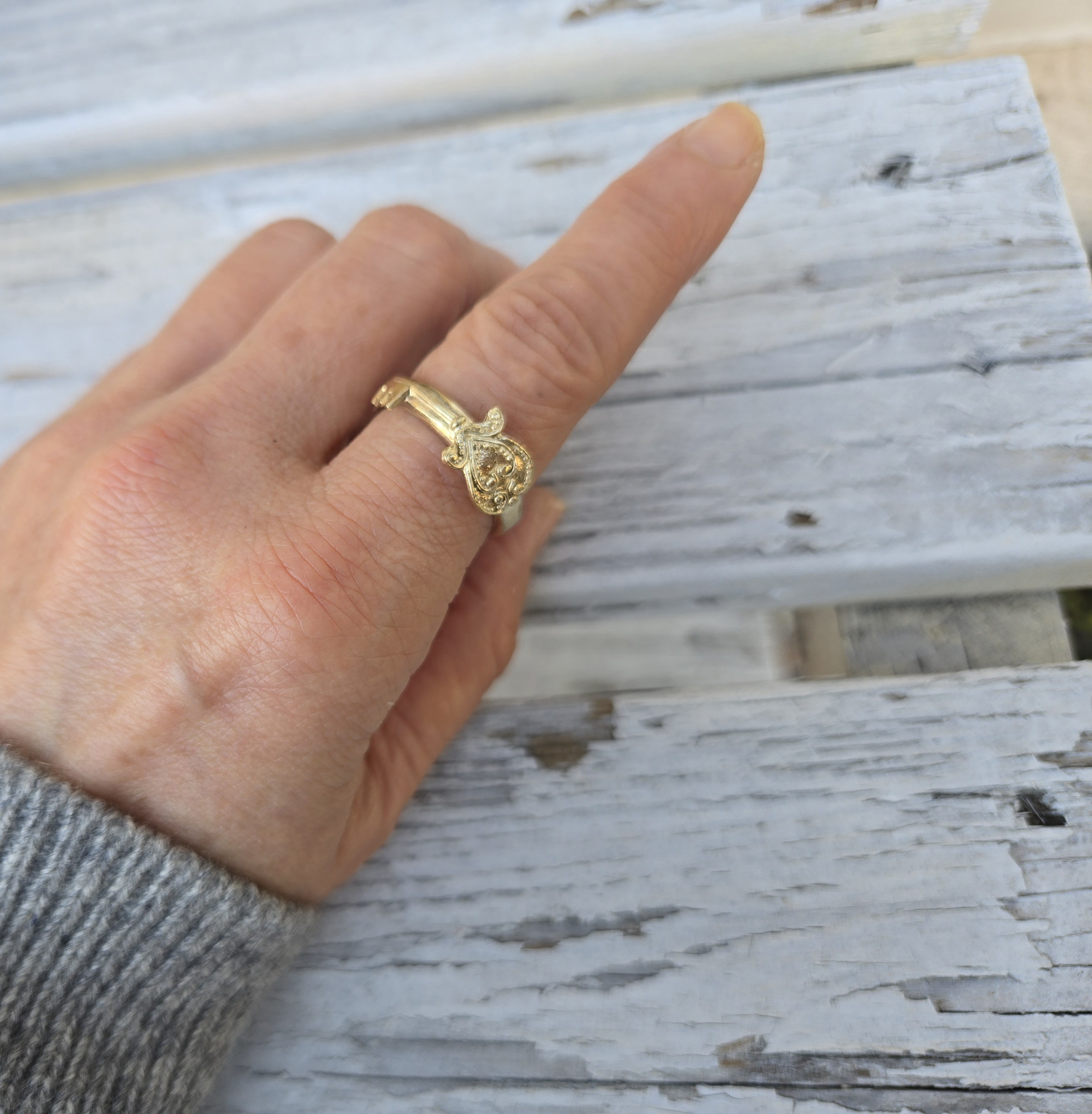 幸運の鍵・シルバー（２４金コーティング）指輪・オリジナルのKeyをモチーフにしたリング