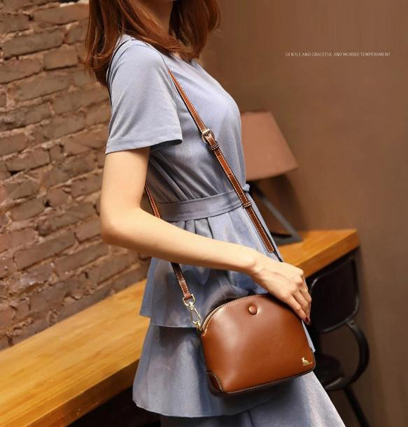 本革 ショルダー レディースバッグ 斜めがけショルダー付き ボディバッグ 長財布が入る　猫ログ選べる！ 6枚目の画像