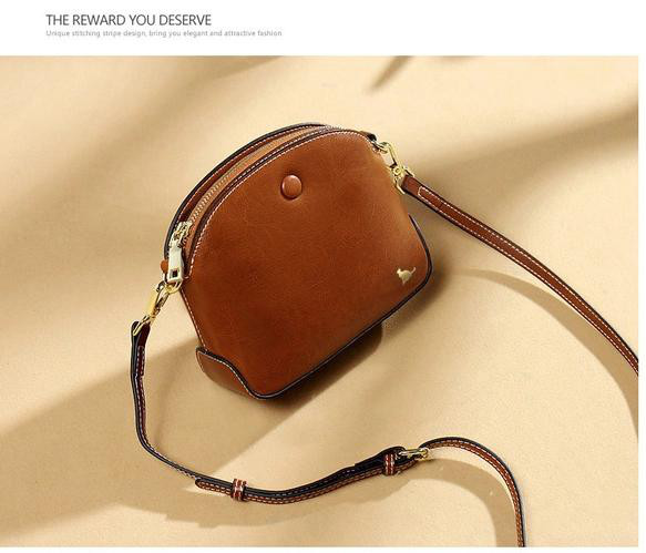 本革 ショルダー レディースバッグ 斜めがけショルダー付き ボディバッグ 長財布が入る　猫ログ選べる！ 1枚目の画像