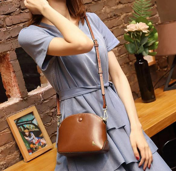 本革 ショルダー レディースバッグ 斜めがけショルダー付き ボディバッグ 長財布が入る　猫ログ選べる！ 5枚目の画像