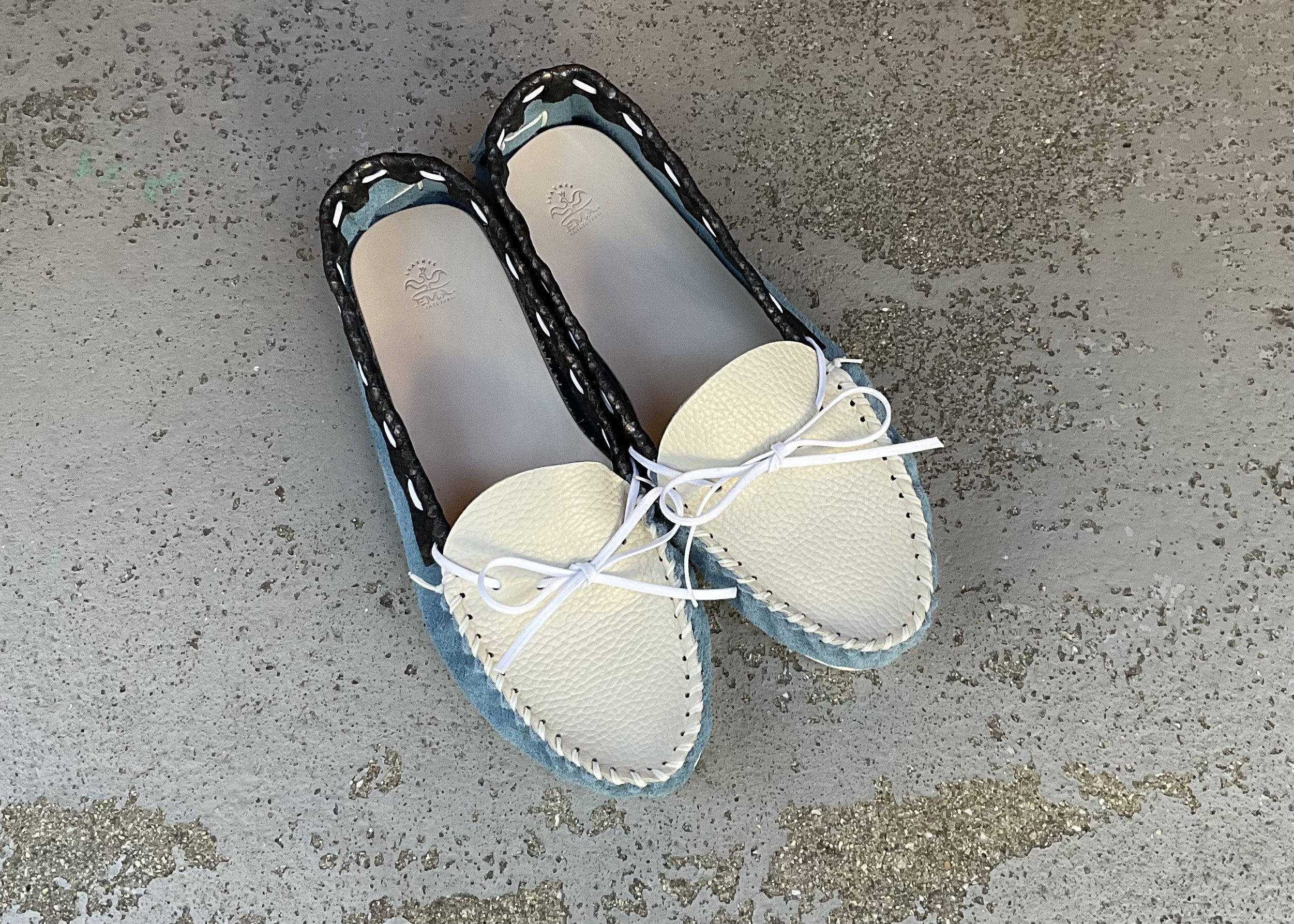 【超軽量スリッポン】EMA-moccasin足を包み込む本革モカシンシューズ/サックス/ホワイト/ブラックパイソン