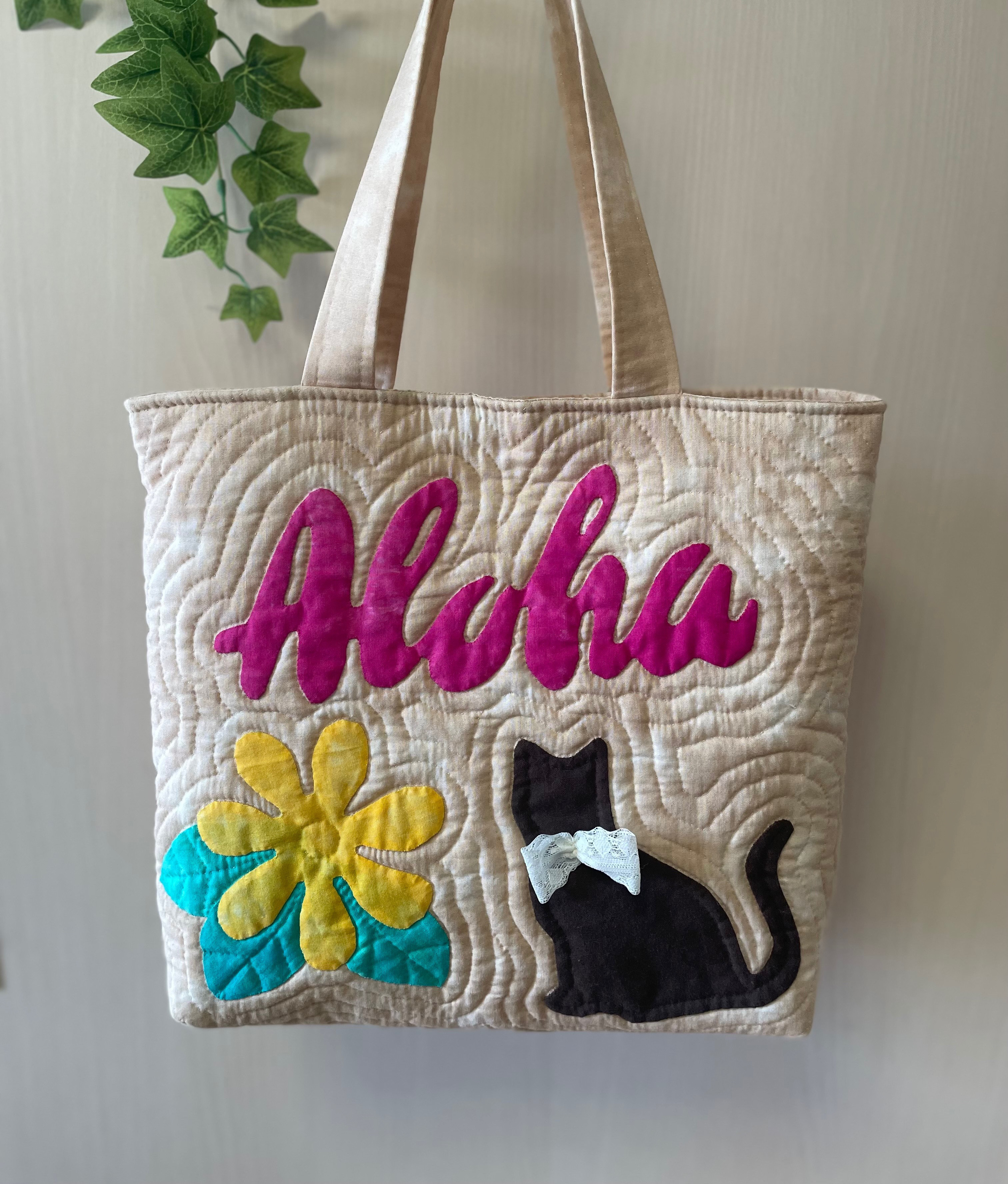 ハワイアンキルト　猫 Aloha! ネコちゃんと花々のパック＊ハワイアンキルト トートバッグ