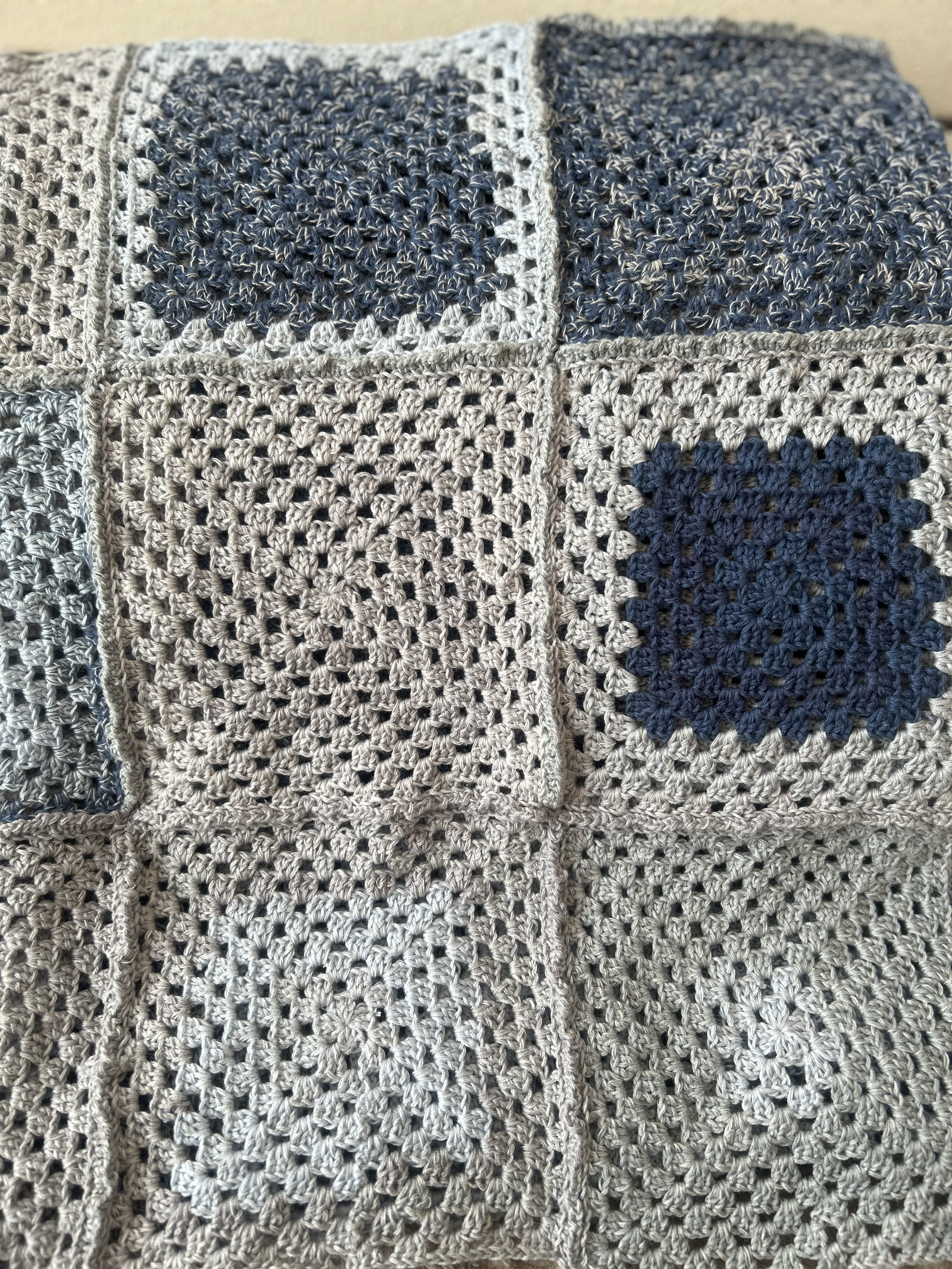 パッチワークみたいなブランケット