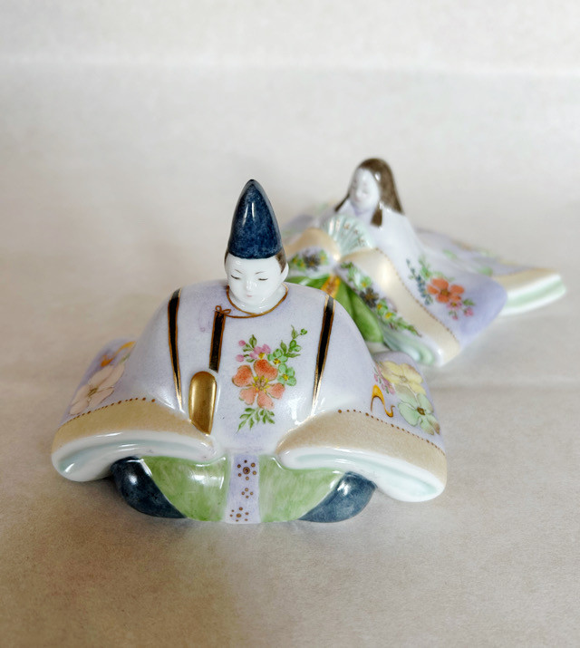 陽だまりを感じるお内裏様とお雛様