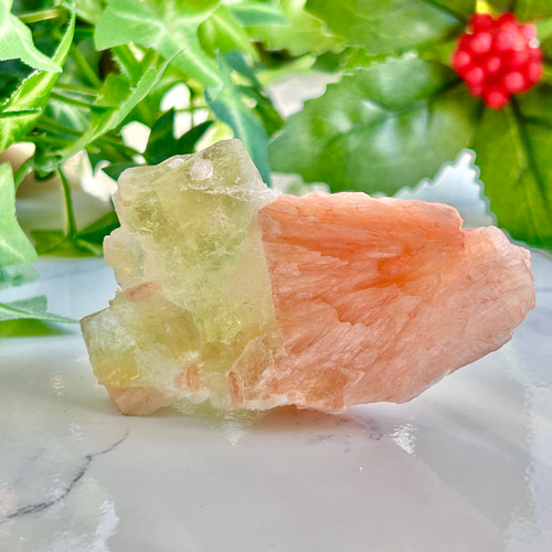 イエローアポフィライト（魚眼石）／ピンクスティルバイト 共生 原石