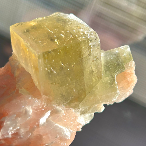 イエローアポフィライト（魚眼石）／ピンクスティルバイト 共生 原石