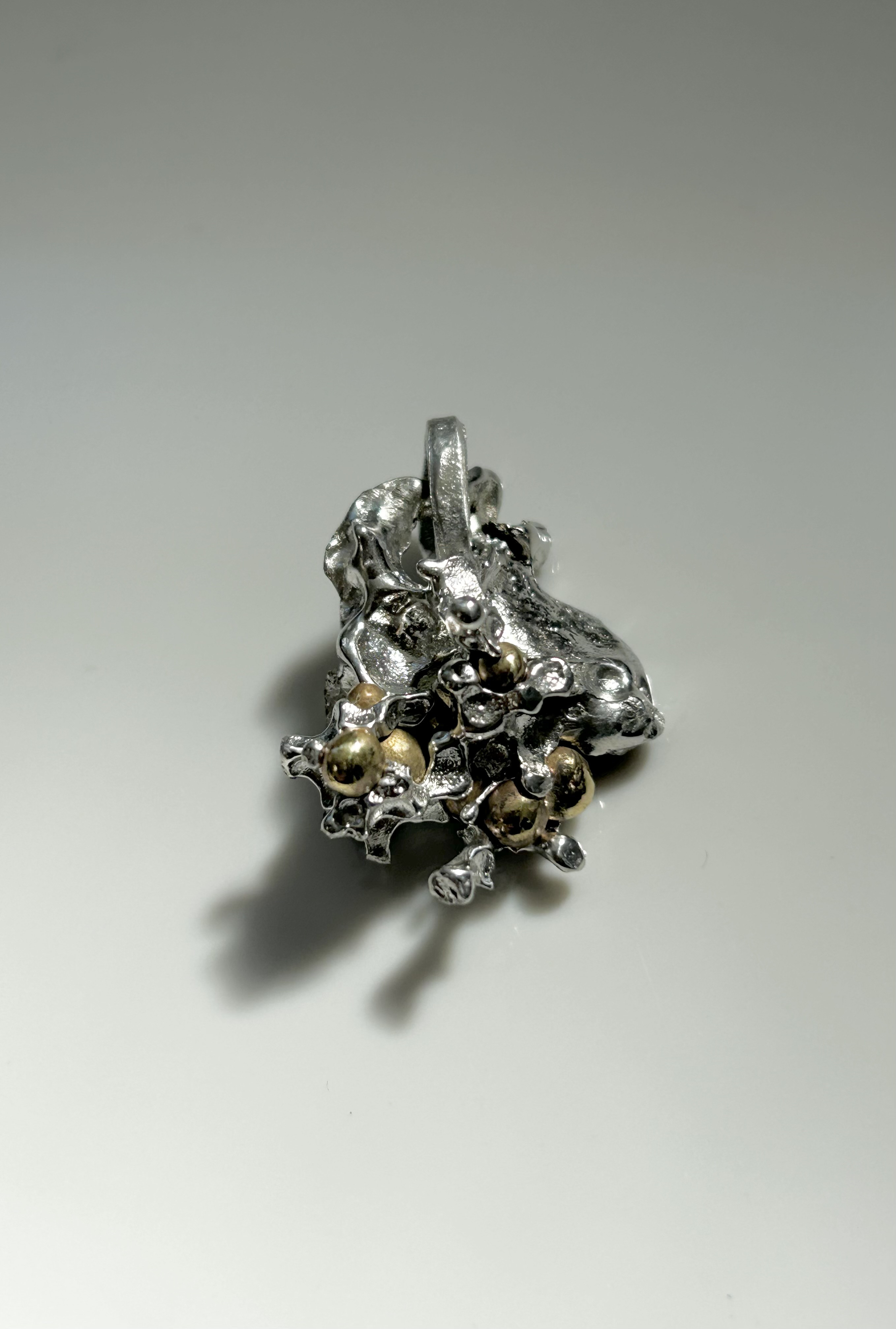 ペンダントトップ「brass and tin objects」