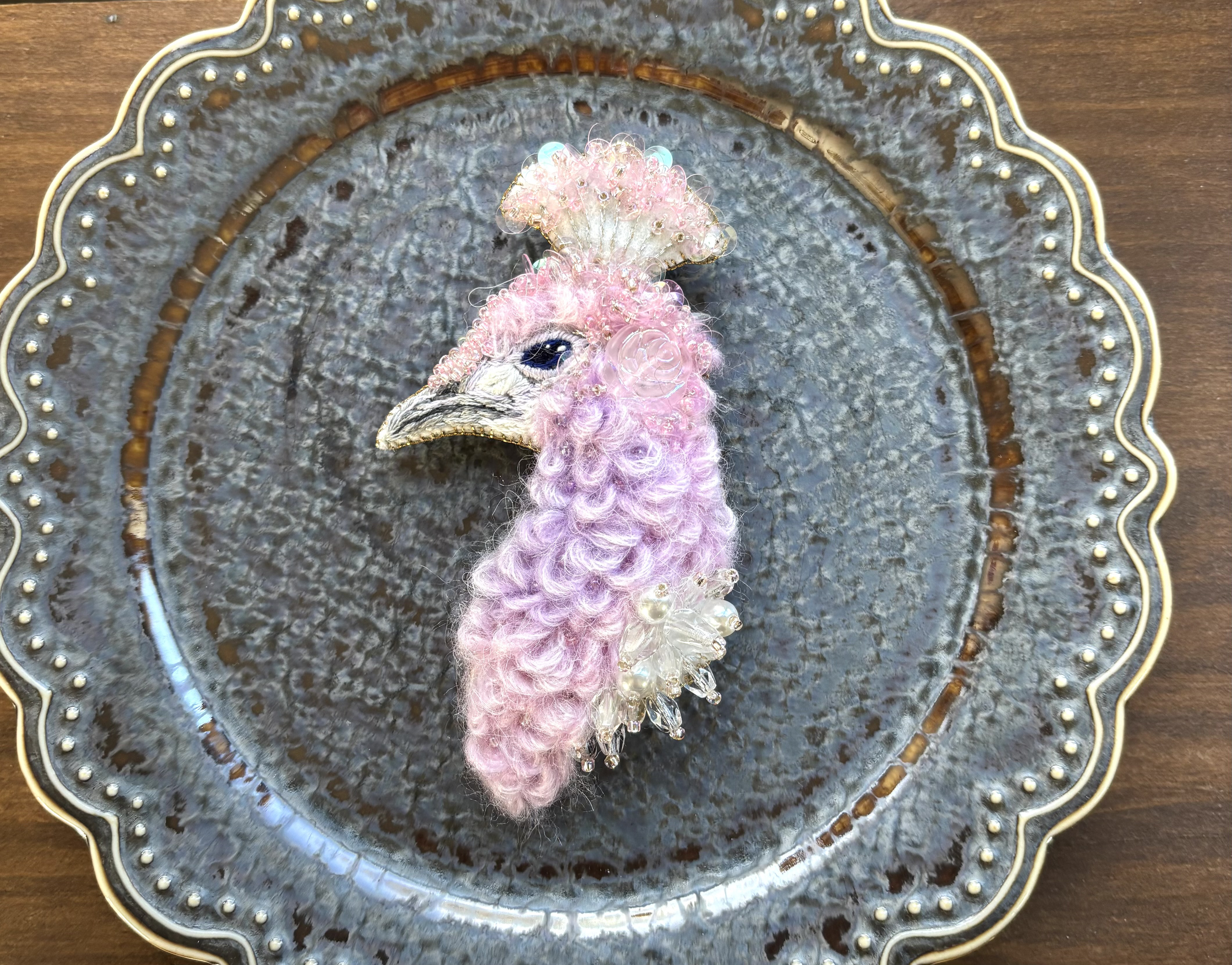 孔雀】ビーズ刺繍ブローチバッグチャーム ブローチ pegakuji 通販