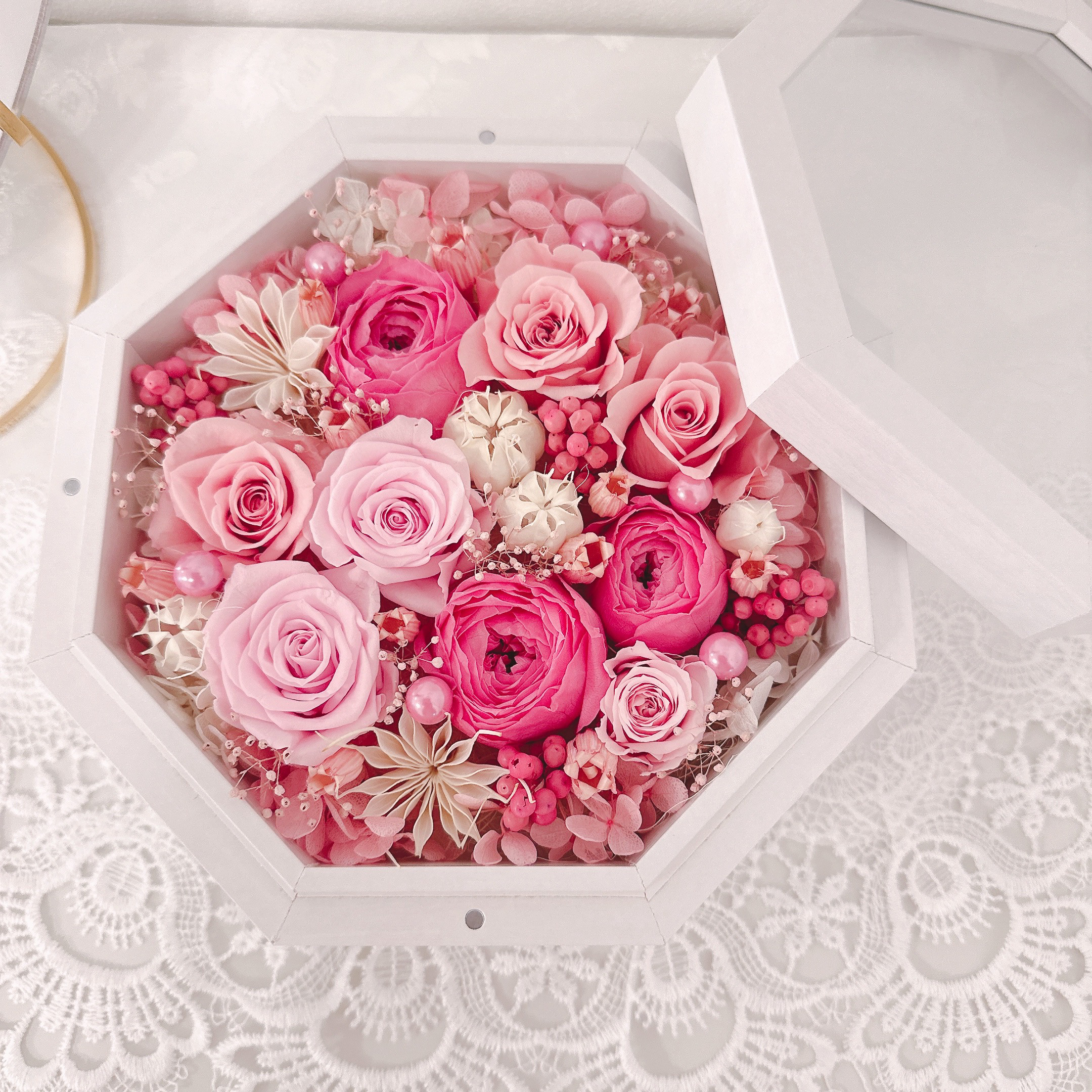 【ウェディング 】ピンク 薔薇 八角形 ボックスアレンジ フレーム 結婚 婚約 還暦 記念日 贈呈 ギフト 高級 お洒落