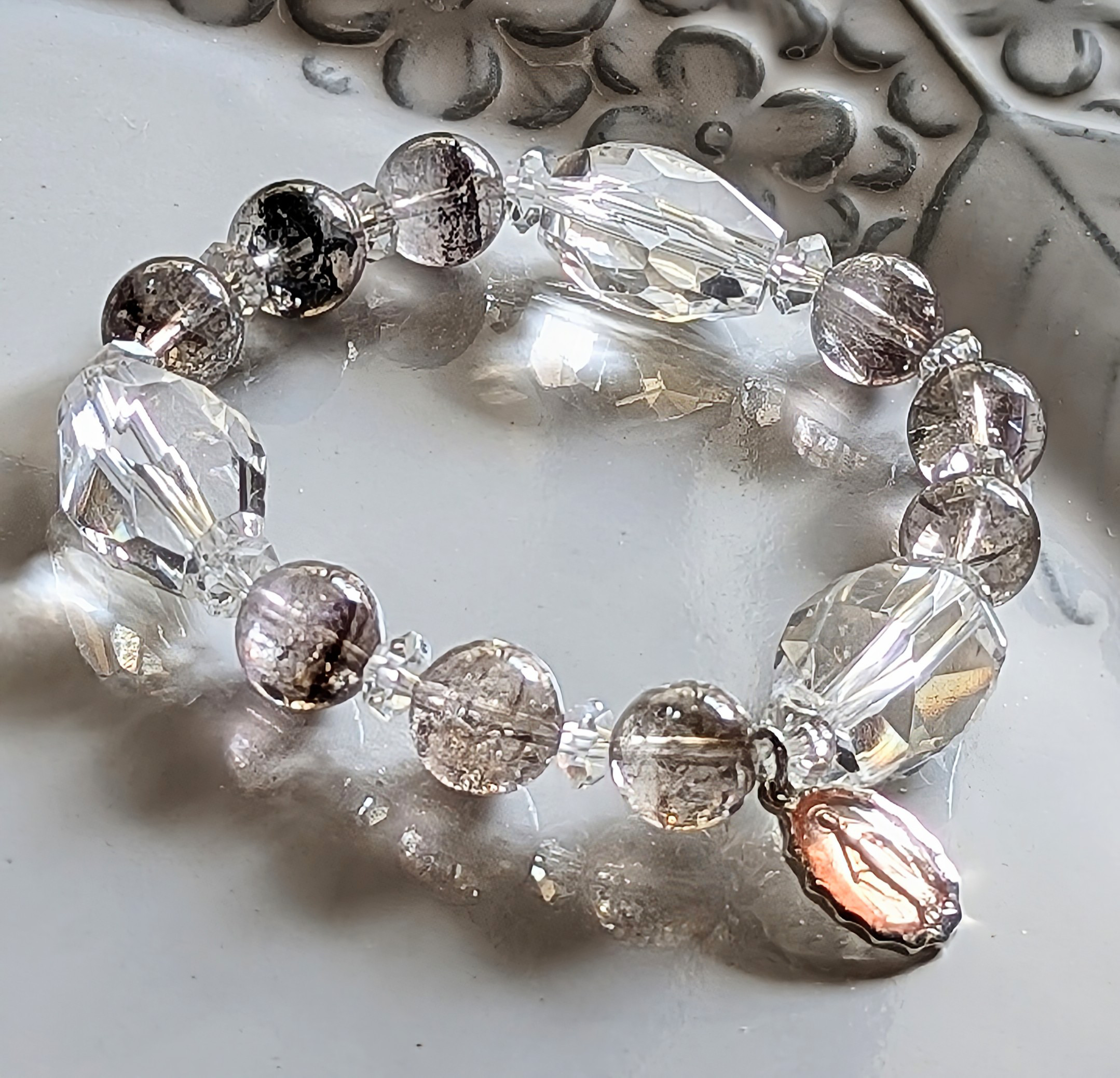 ✨アメジストエレスチャル&クリアクォーツのブレスレット✨《メダイ付き》自分自身の在り方への答えを見つけるブレスレット✨