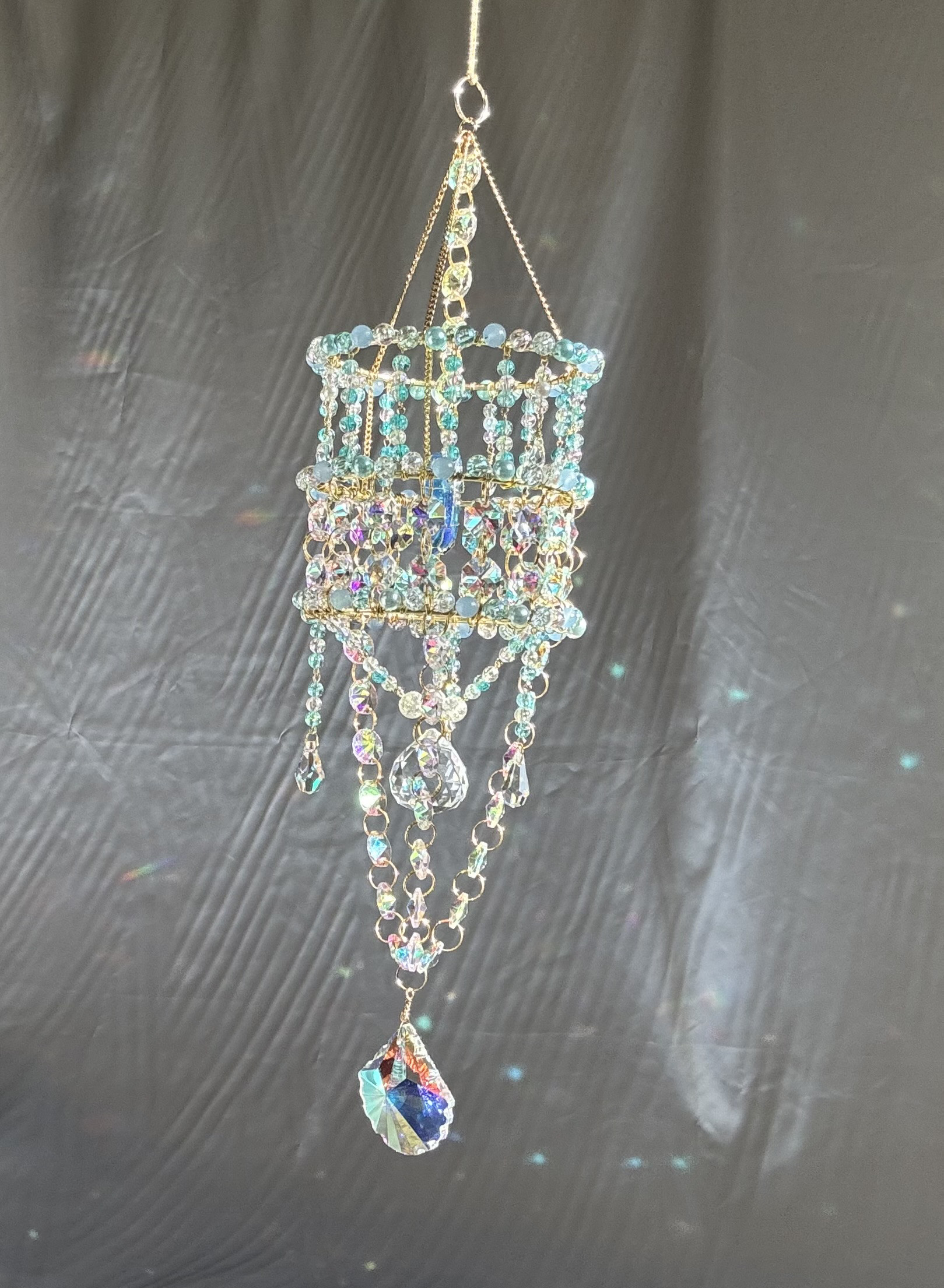 プレゼントにおすすめ、お部屋のインテリア　サンキャッチャー『シャンデリアの雫』