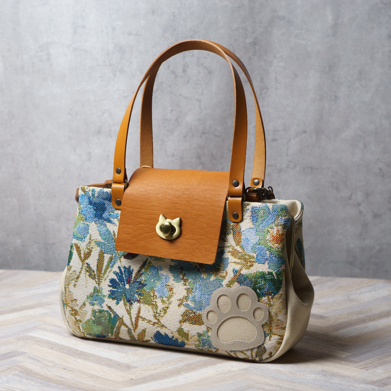 矢車草・猫がま口 ボストンバッグ（ネコ 肉球）