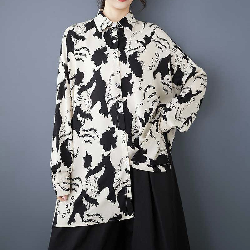 プリントのゆったりしたシャツ