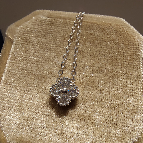 期間限定価格 クローバー モアッサナイト モアサナイト ネックレス