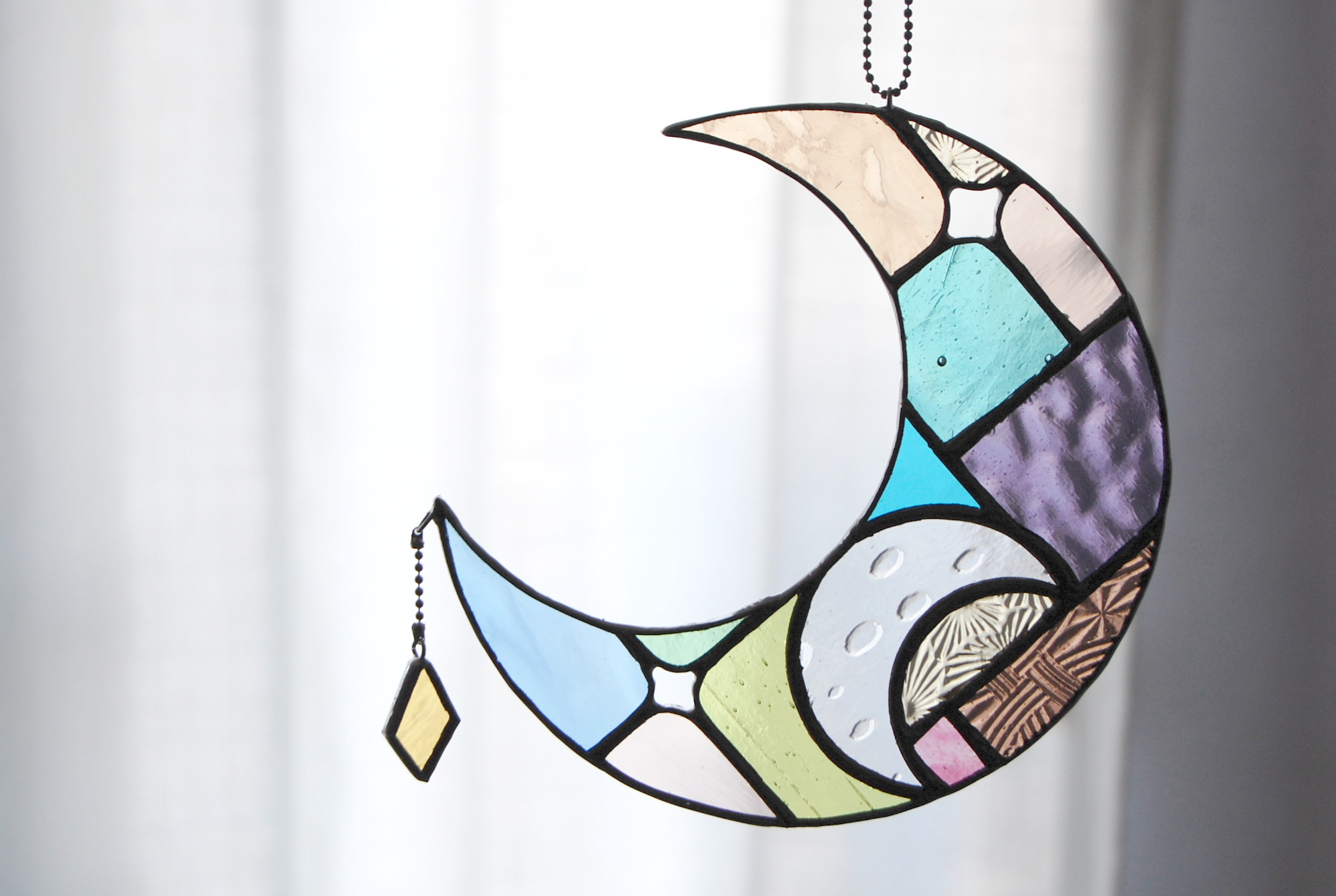 三日月のオーナメントMC19　ステンドグラス
