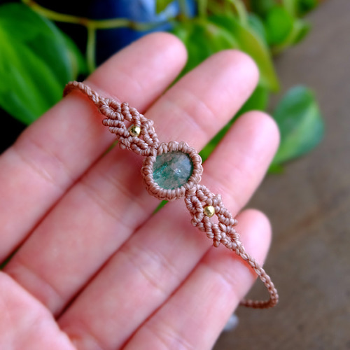 エメラルド（コロンビア産）5月誕生石 緑柱石 マクラメ編み