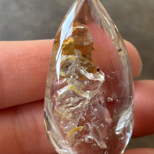 希少】マダガスカル産☆水入り水晶☆土も入ってます☆古代の水☆46.8mm