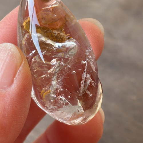 希少】マダガスカル産☆水入り水晶☆土も入ってます☆古代の水☆46.8mm