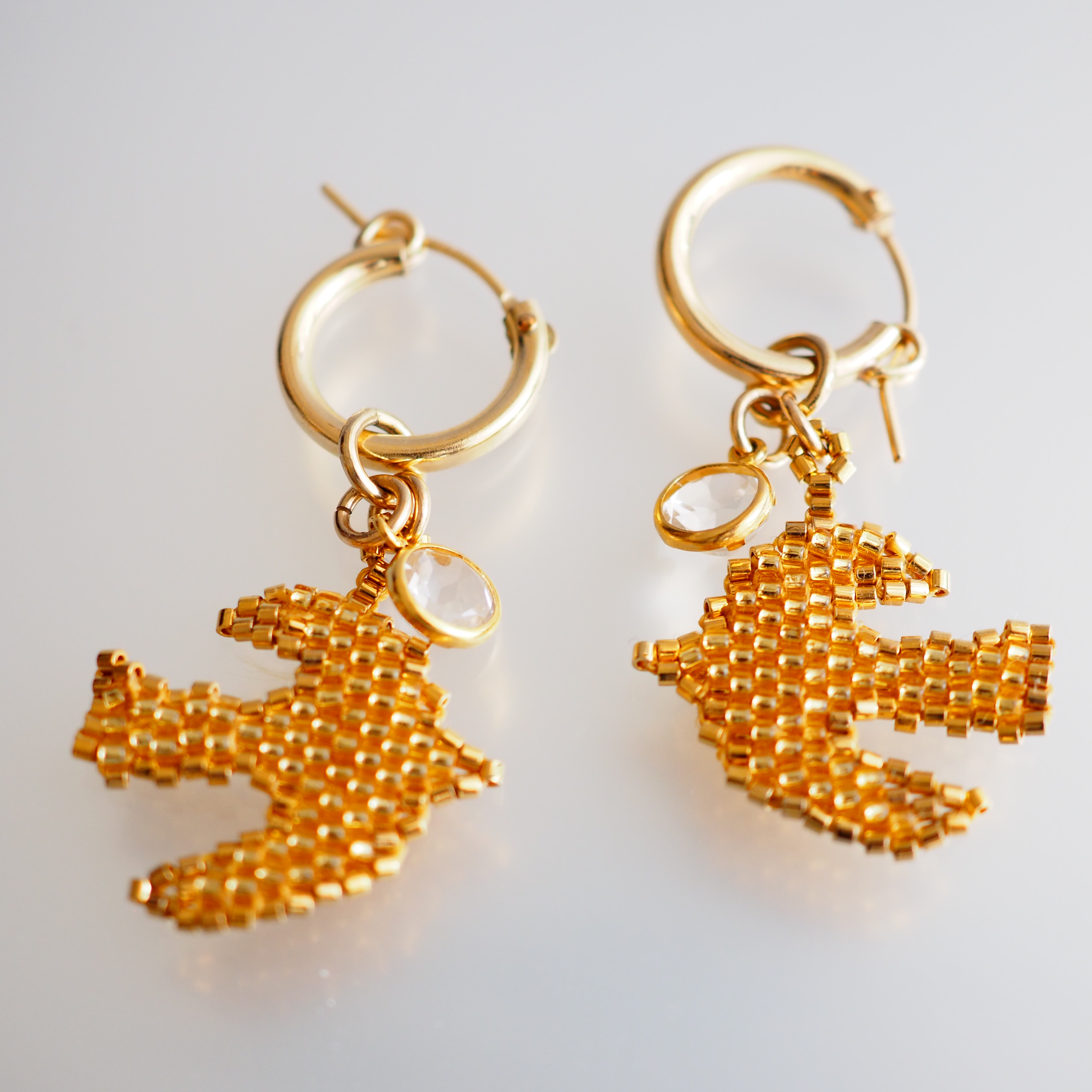 鳥とクォーツのゴールドフィルドフープピアス【受注】箱入りラッピング無料　送料無料