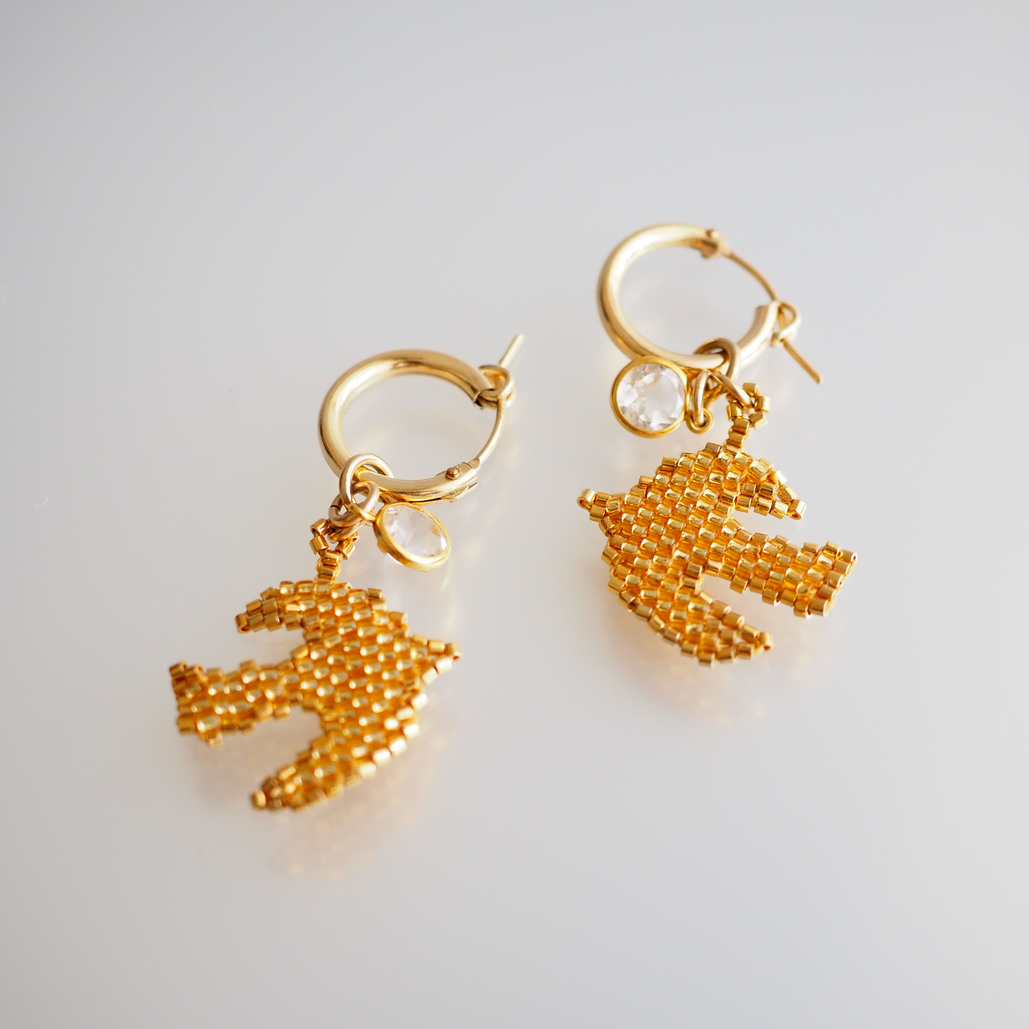 鳥とクォーツのゴールドフィルドフープピアス【受注】箱入りラッピング無料　送料無料