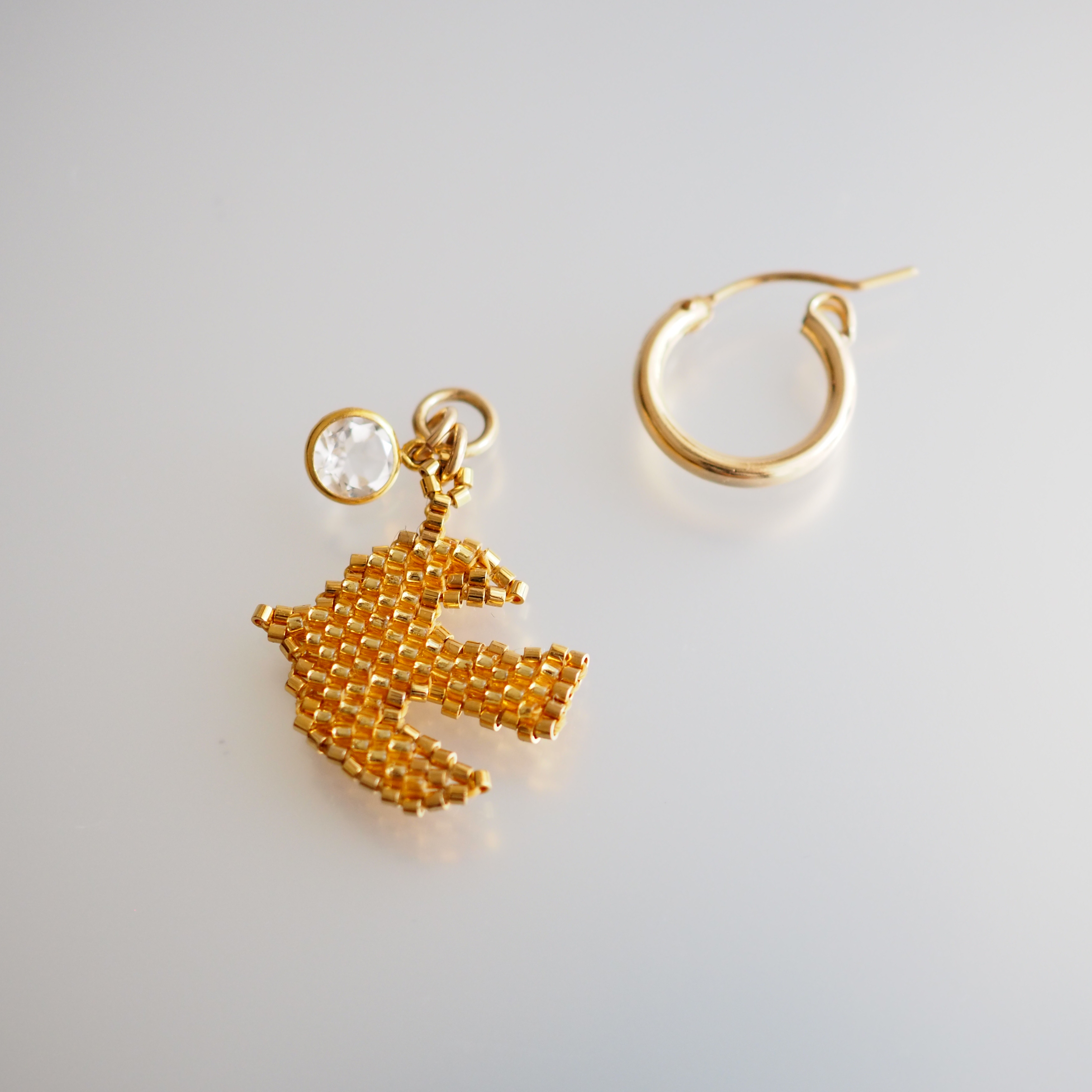 鳥とクォーツのゴールドフィルドフープピアス【受注】箱入りラッピング無料　送料無料