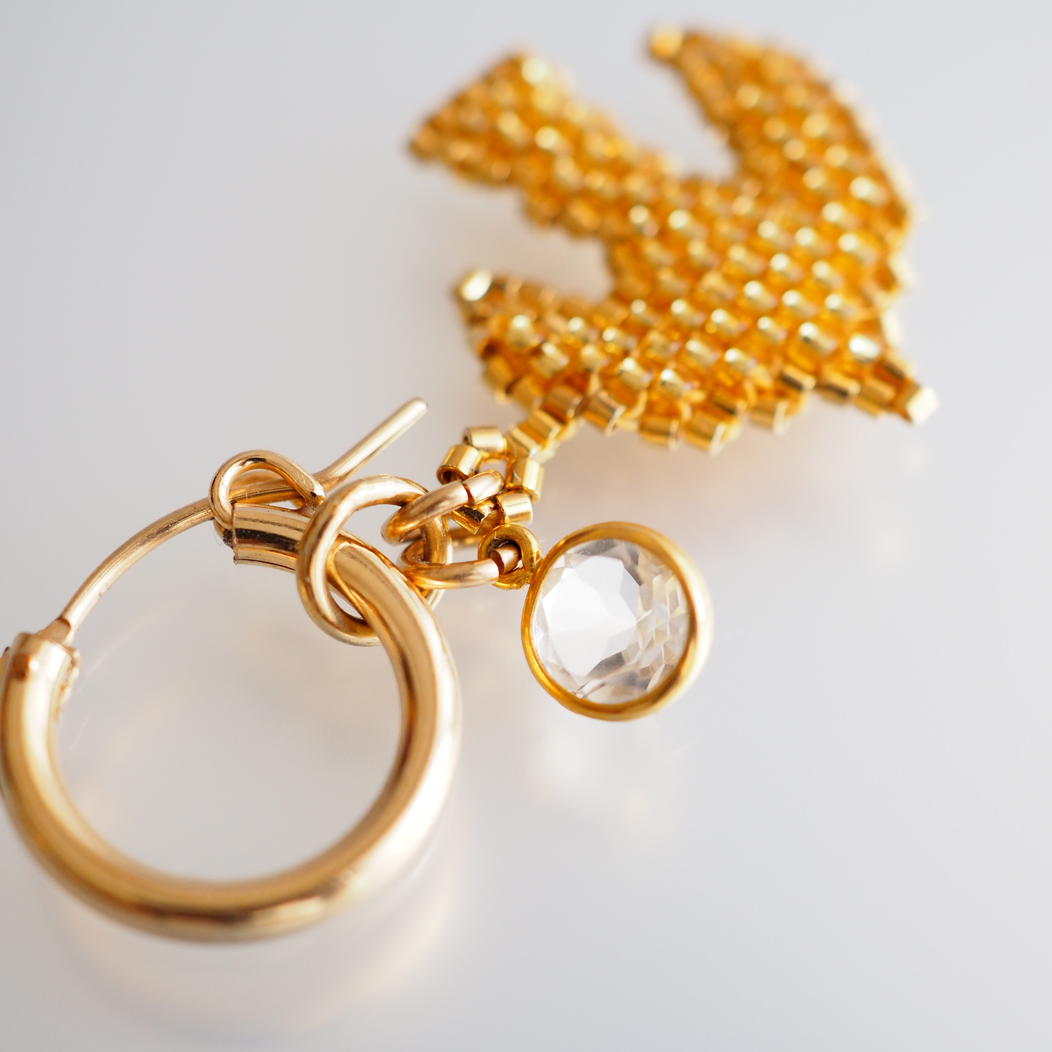 鳥とクォーツのゴールドフィルドフープピアス【受注】箱入りラッピング無料　送料無料