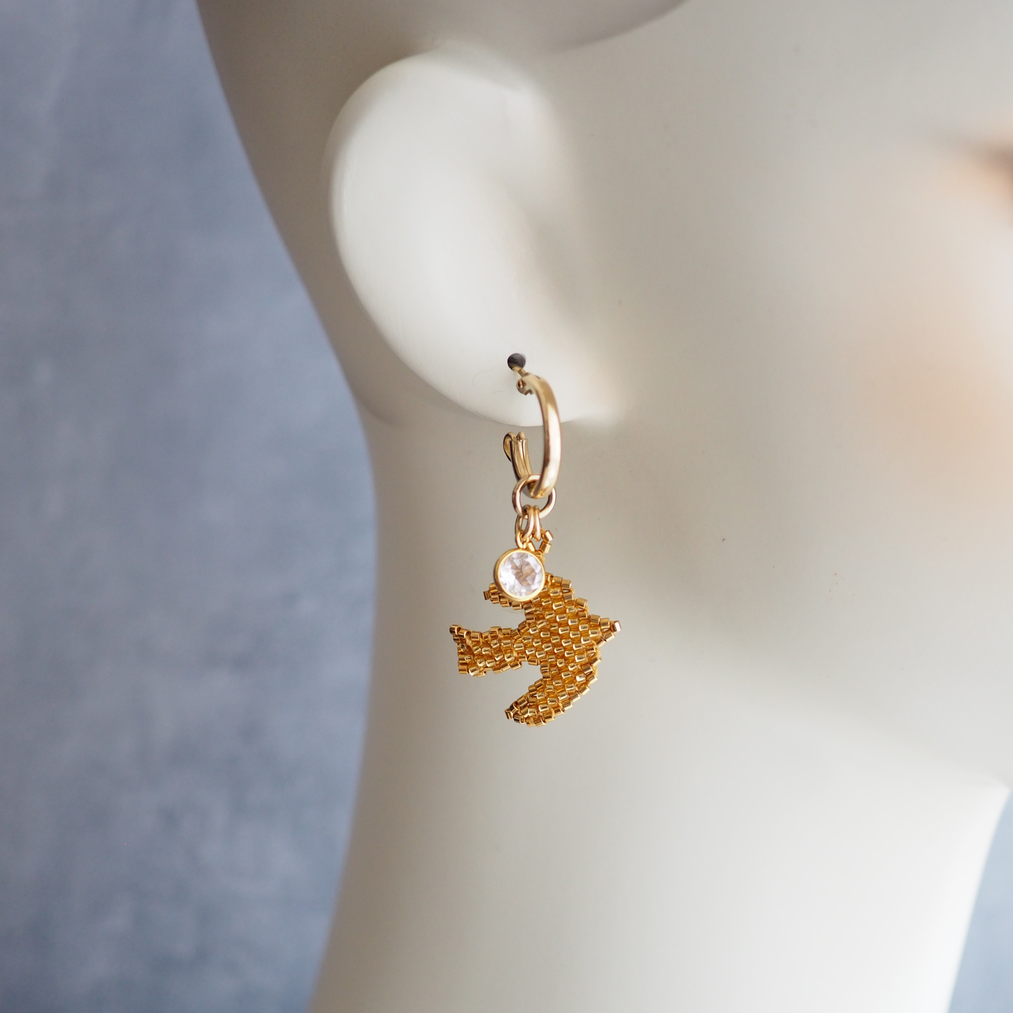 鳥とクォーツのゴールドフィルドフープピアス【受注】箱入りラッピング無料　送料無料