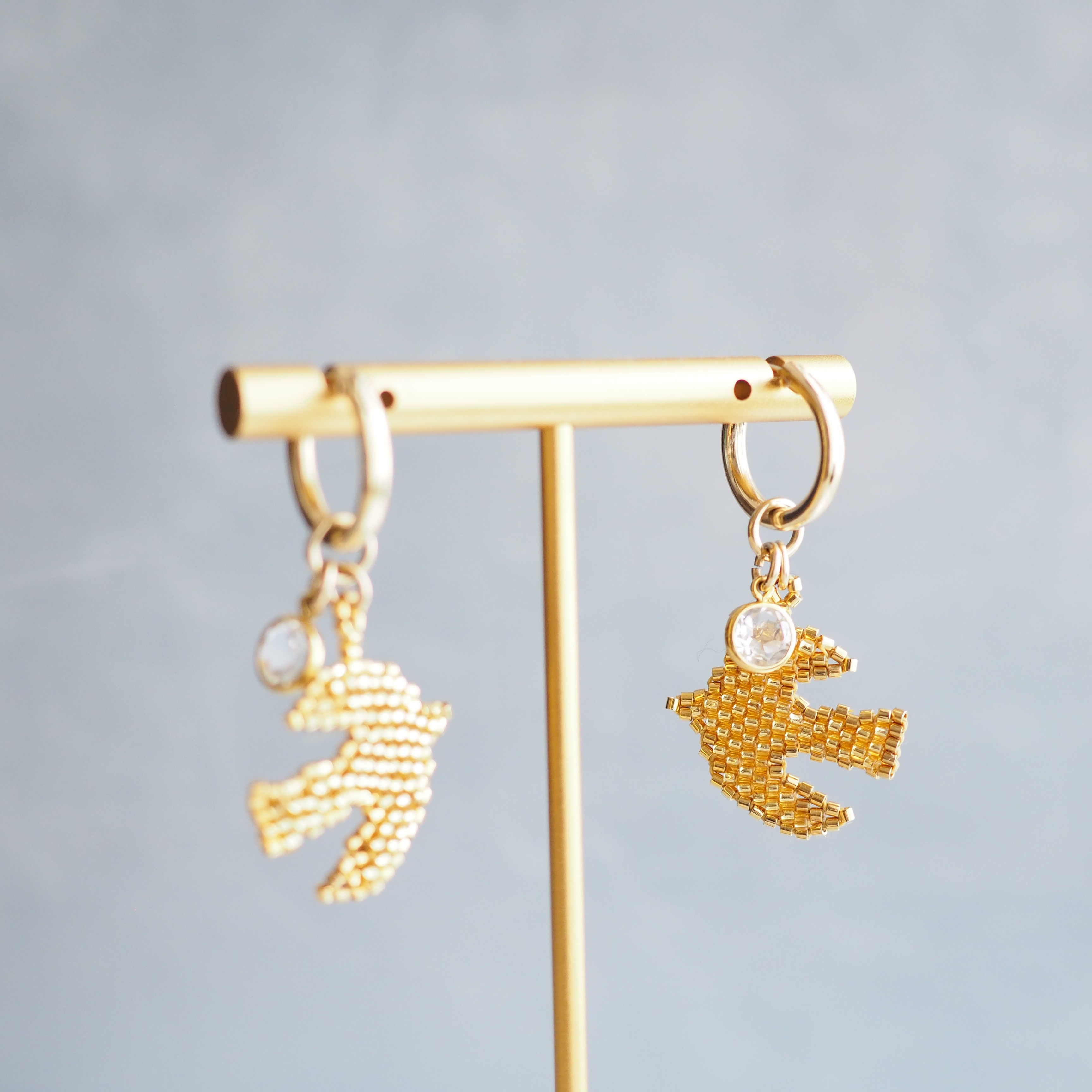 鳥とクォーツのゴールドフィルドフープピアス【受注】箱入りラッピング無料　送料無料