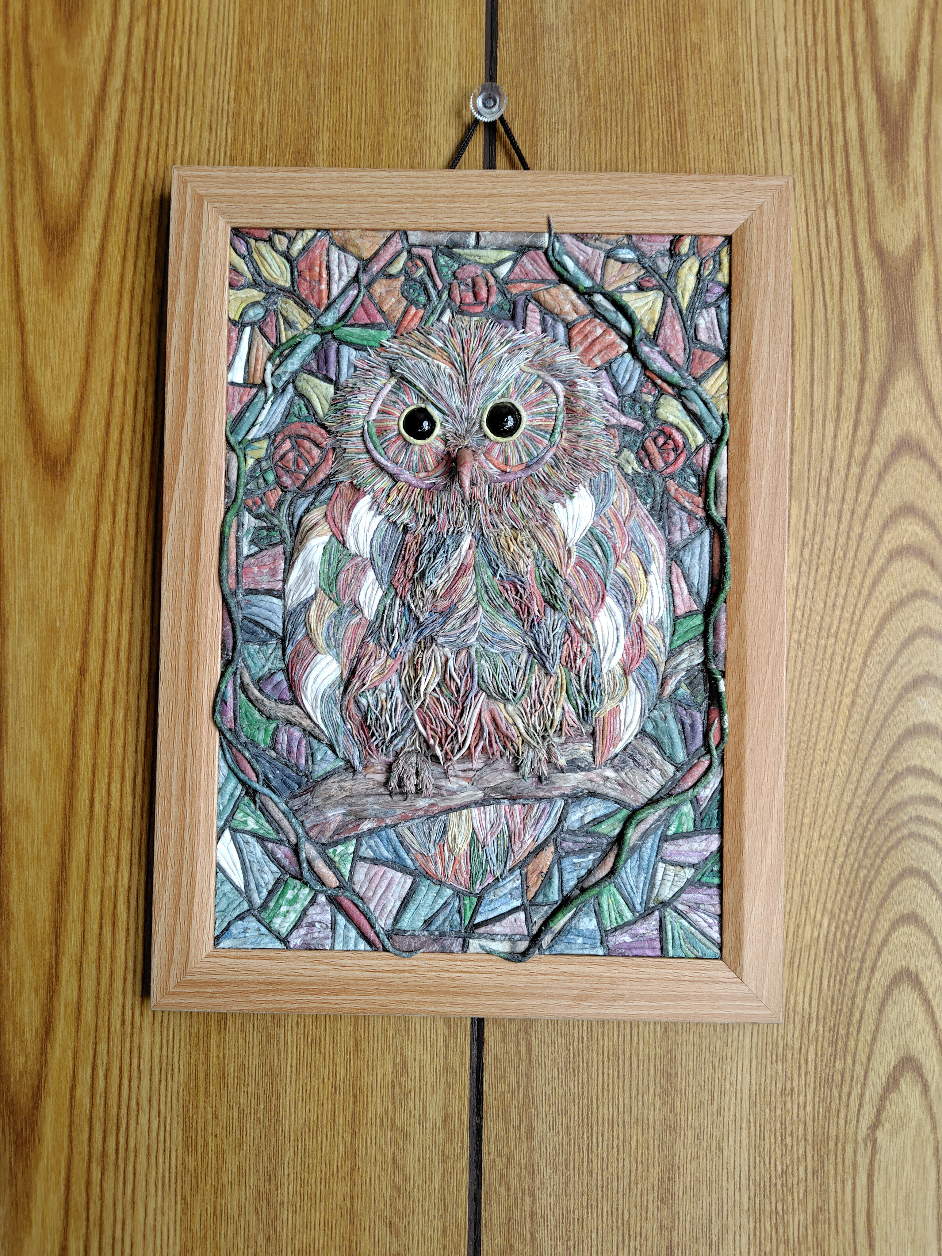 青枢展奨励賞受賞作品・新聞紙立体アート・一点物・ステンドガラスに宿るフクロウ