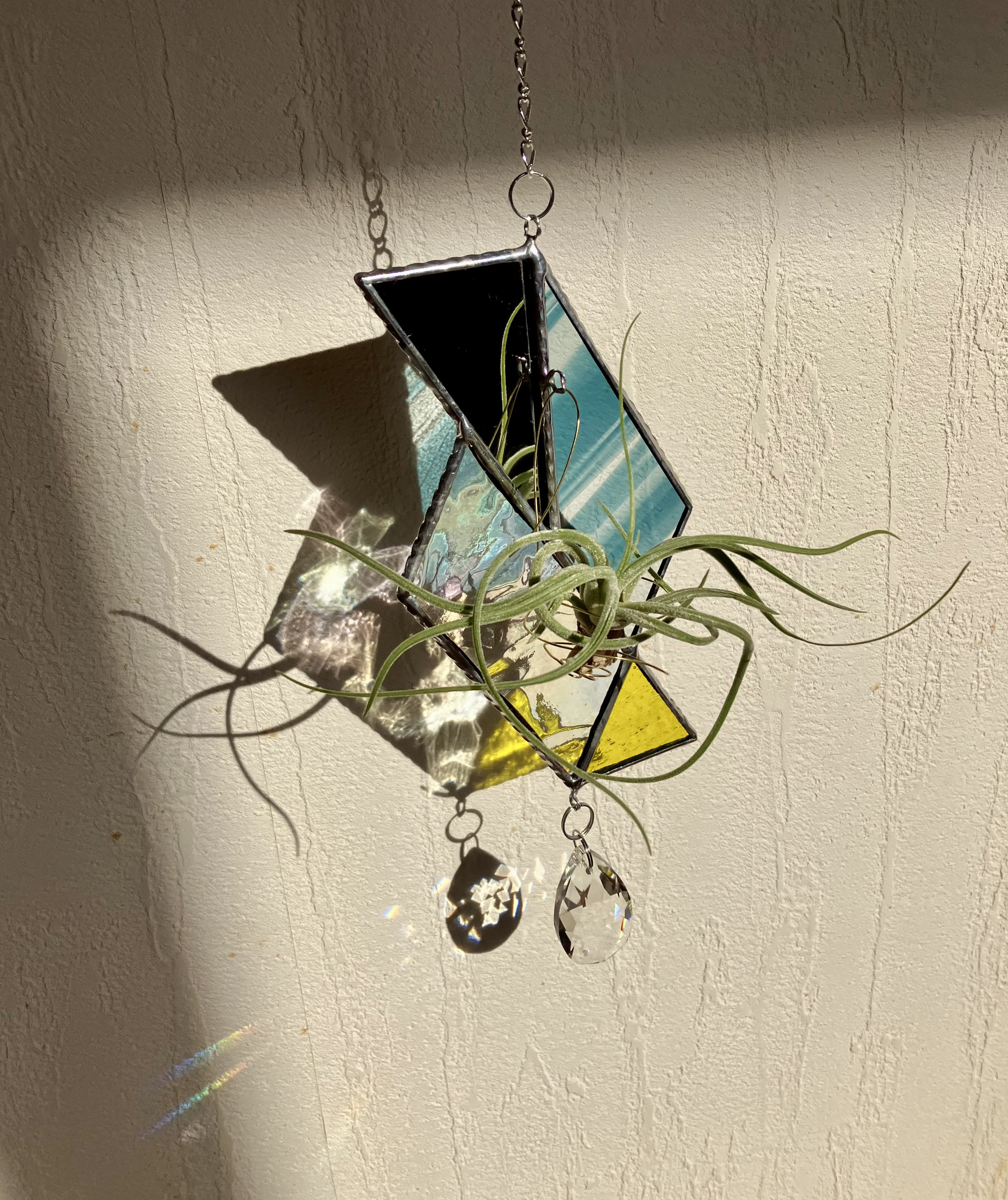 ステンドグラスのミラー付きひし形サンキャッチャー サン