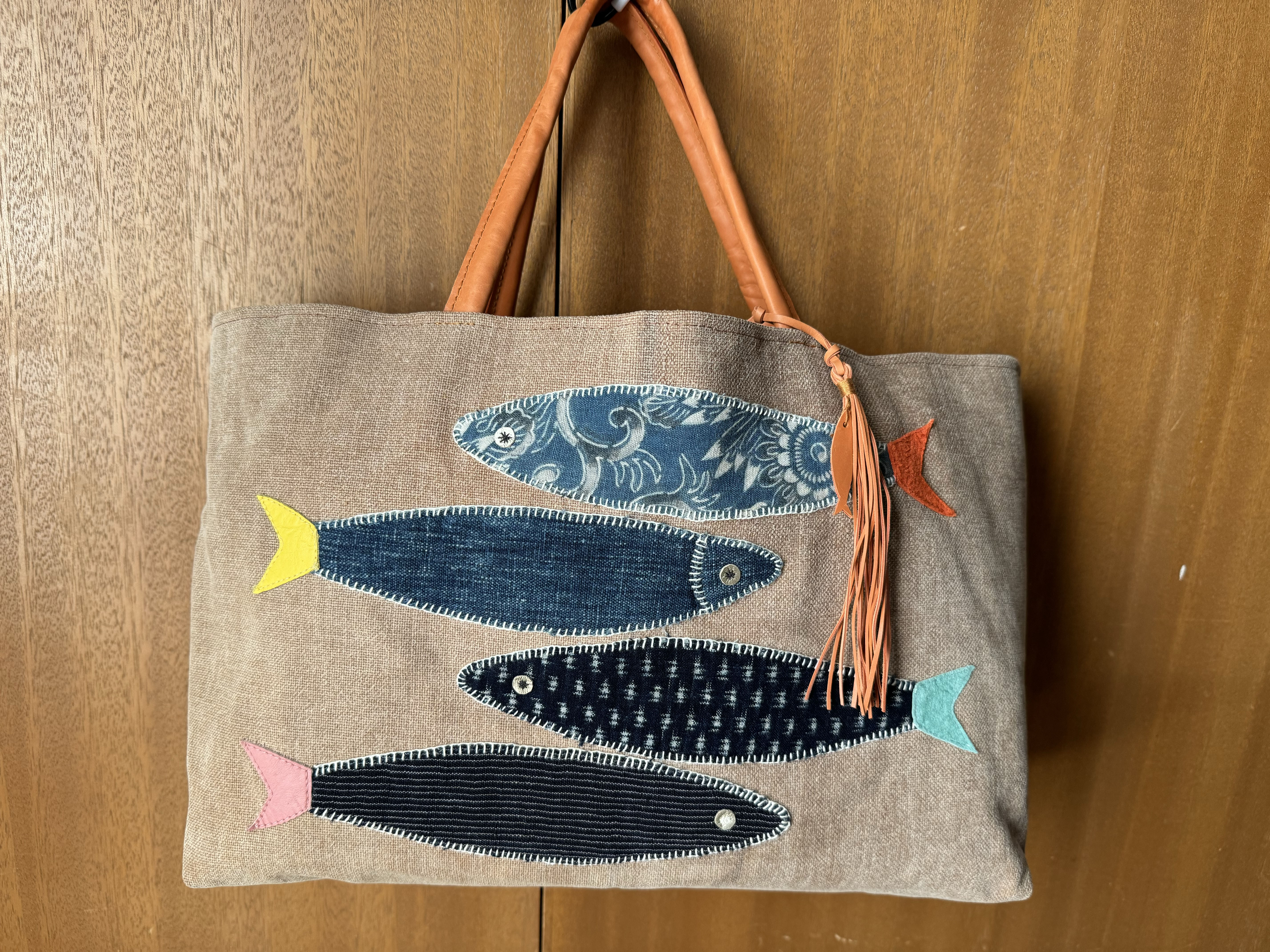柿渋の生地で作ったバッグ（魚のアップリケ）