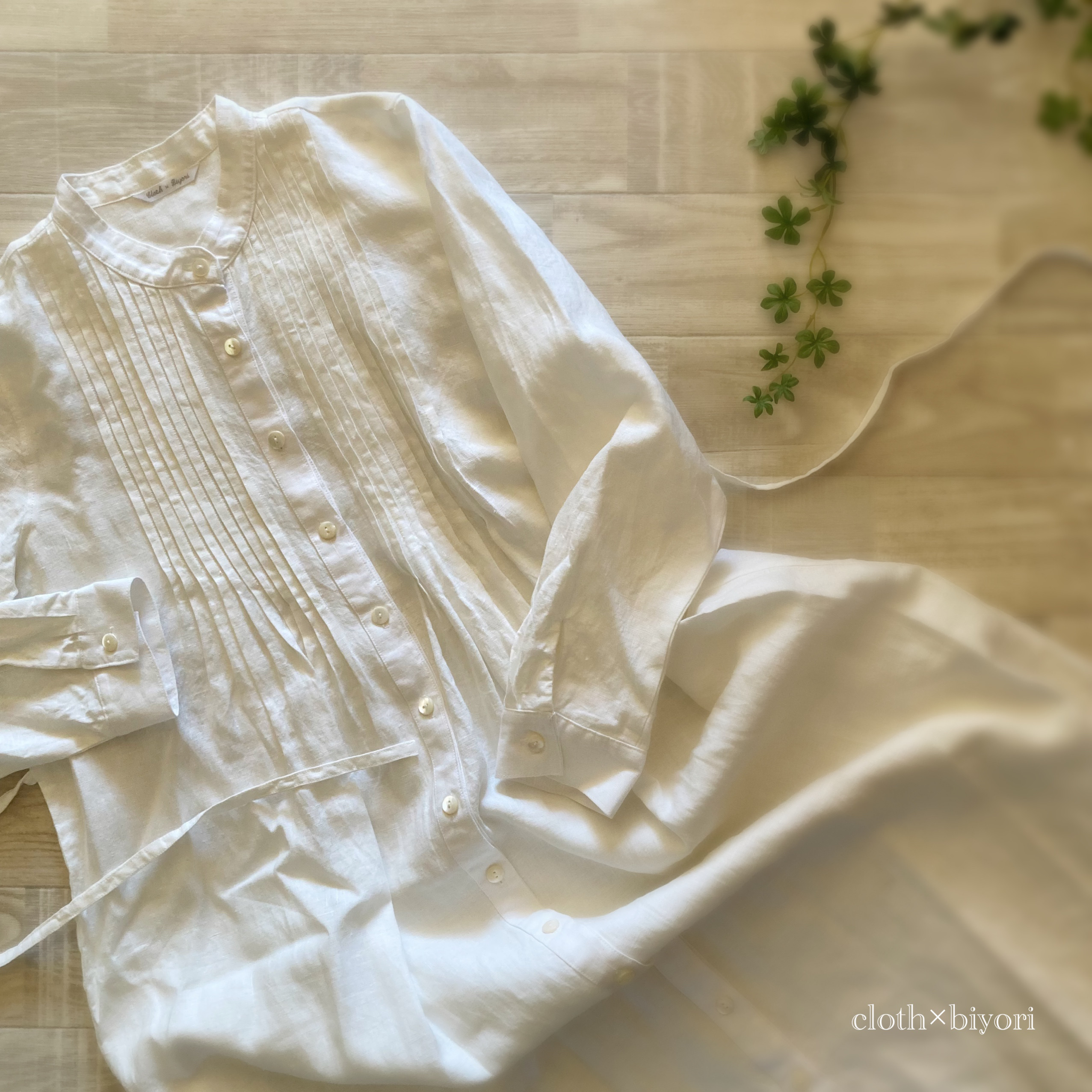 【送料無料】スタンドカラーのピンタックシャツワンピース（ホワイト）