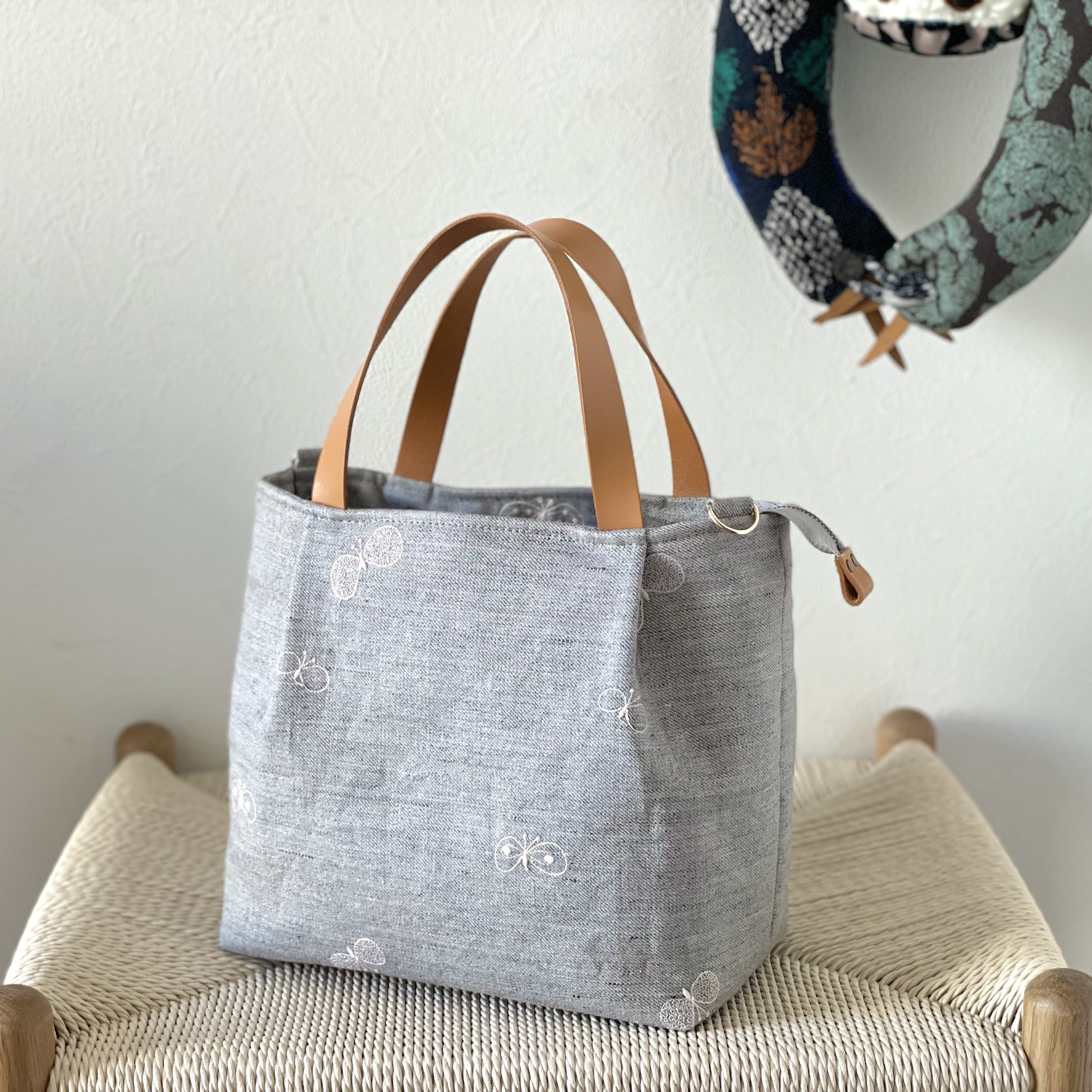 ⚮̈ミナペルホネン　choucho グレー かくれんぼトート